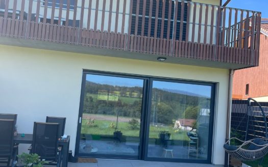 Magnifique villa mitoyenne neuve avec terrasse et jardin à louer!!!