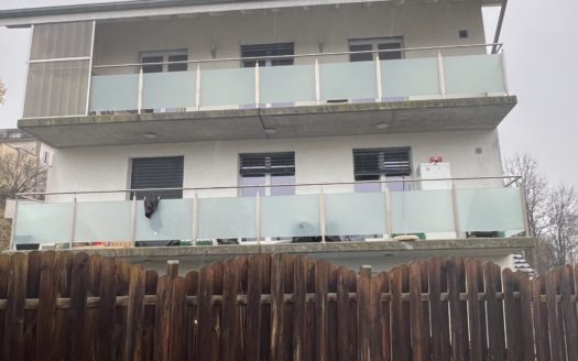 Petit immeuble de 3 appartements avec 6 places de parc à vendre à Romont! Vendu!