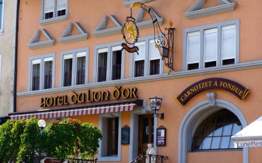 Restaurant- Hôtel emblématique déjà loué à vendre à Romont!