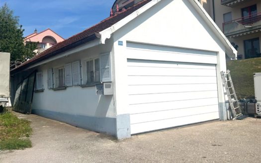 Dépôt avec terrain et parking- Chénens